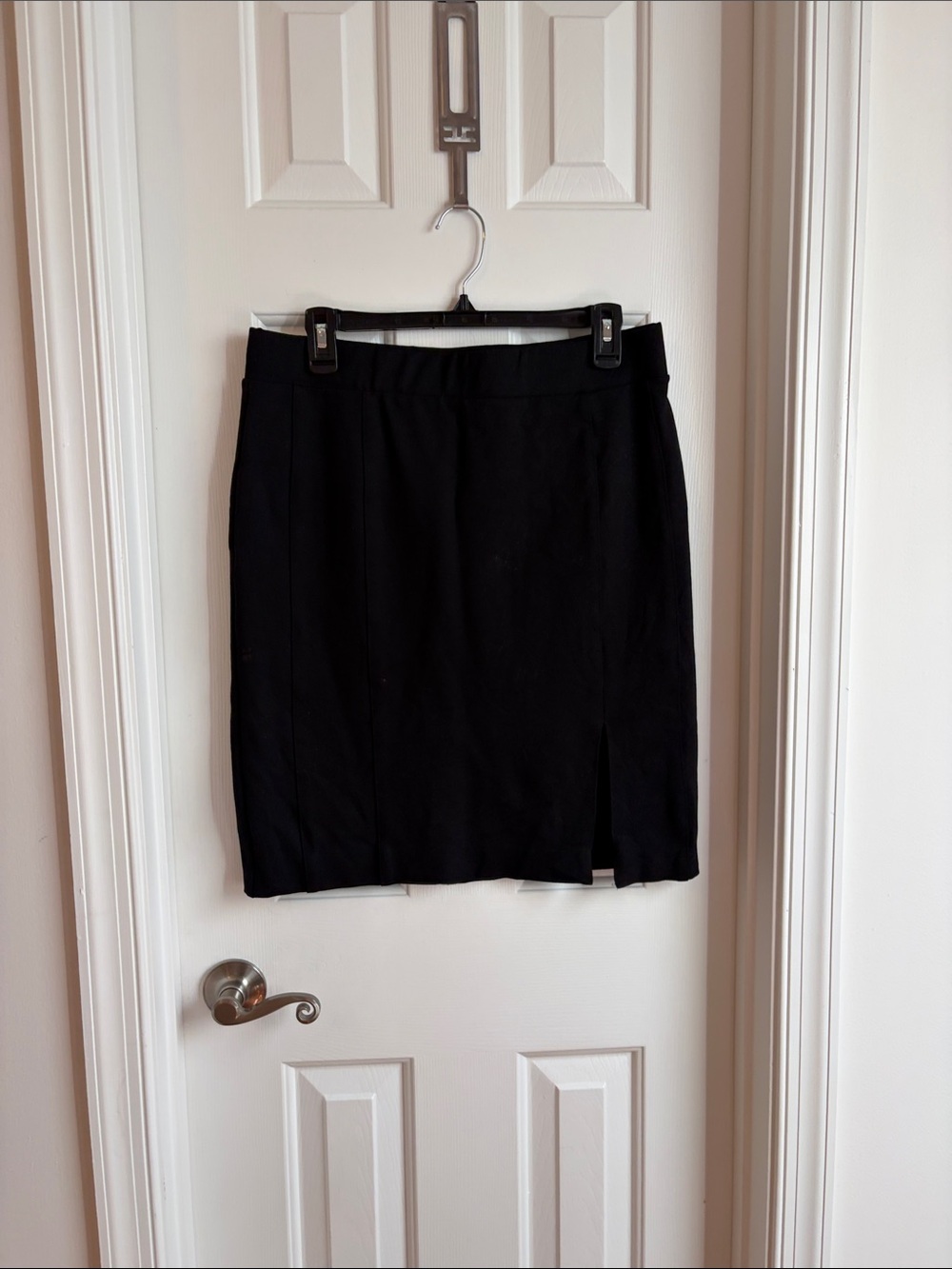 Versona Black Tailored Pencil Skirt with Subtle Front Slit